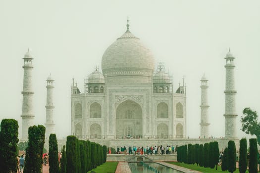 Regal Jewel Oberoi Amarvilas Agra Heritage Overlooking Taj Mahal